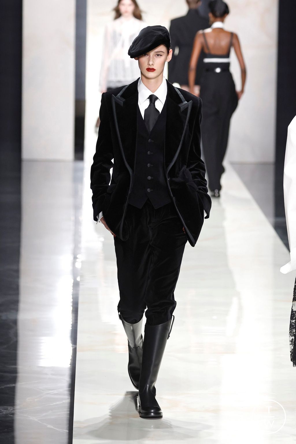 Fashion Week Milan Fall/Winter 2026 look 51 from the Dolce & Gabbana collection womenswear