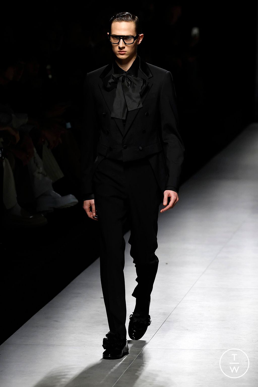 Fashion Week Milan Fall/Winter 2024 look 3 from the Dolce & Gabbana collection menswear