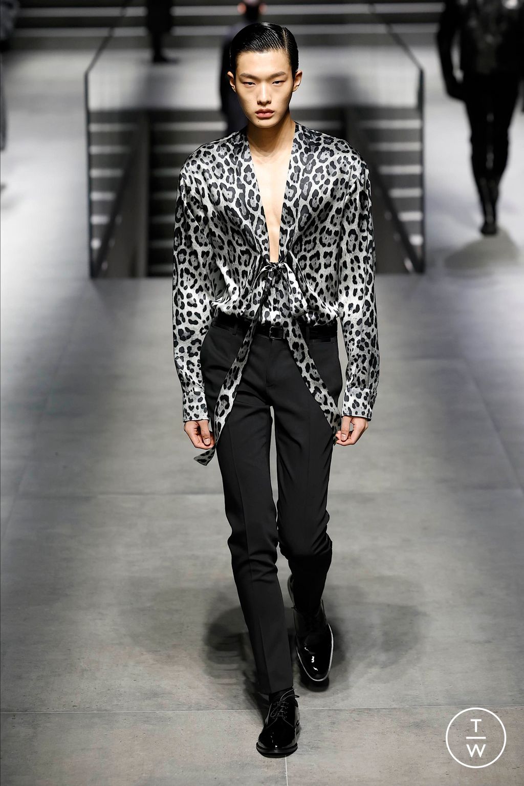Fashion Week Milan Fall/Winter 2024 look 22 from the Dolce & Gabbana collection menswear