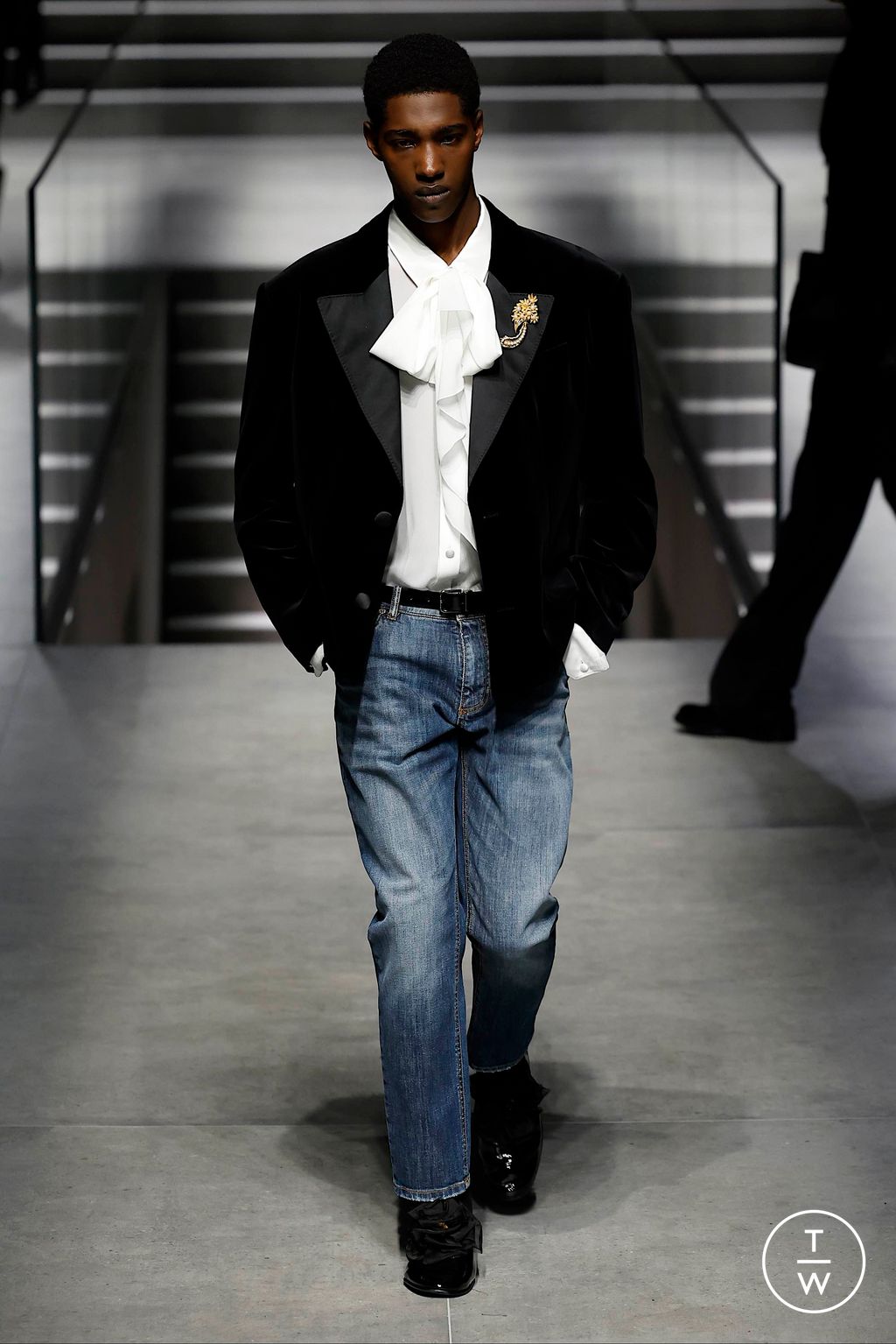 Fashion Week Milan Fall/Winter 2024 look 36 from the Dolce & Gabbana collection menswear