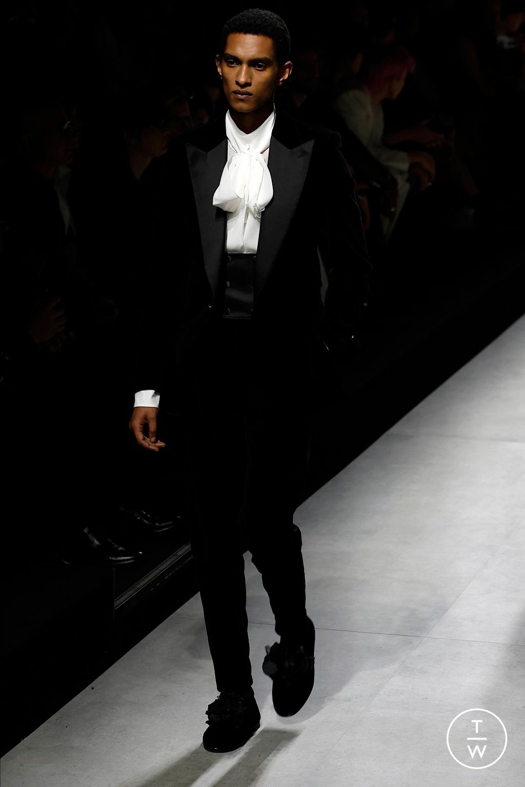 Fashion Week Milan Fall/Winter 2024 look 61 from the Dolce & Gabbana collection menswear