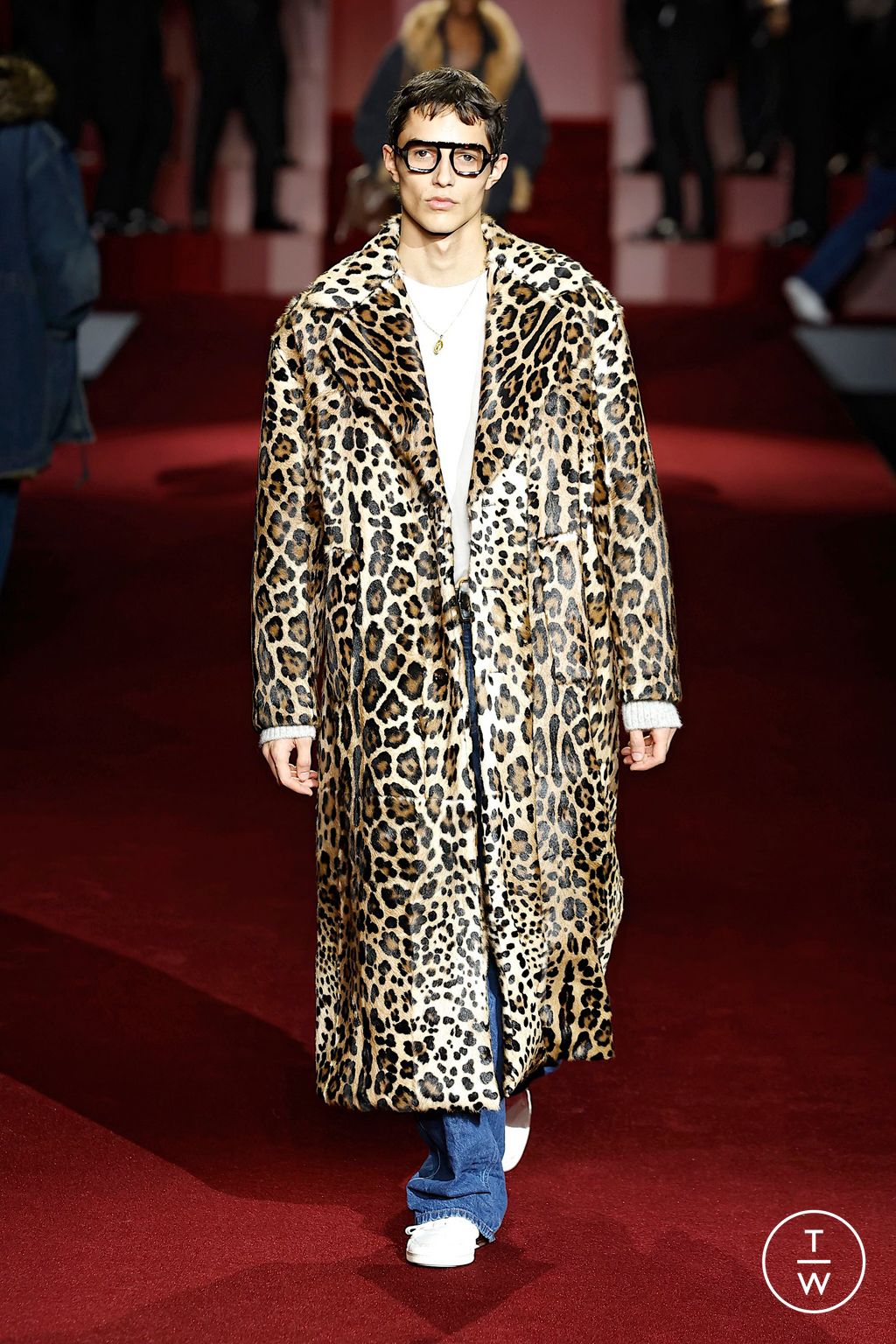 Fashion Week Milan Fall/Winter 2025 look 4 from the Dolce & Gabbana collection menswear