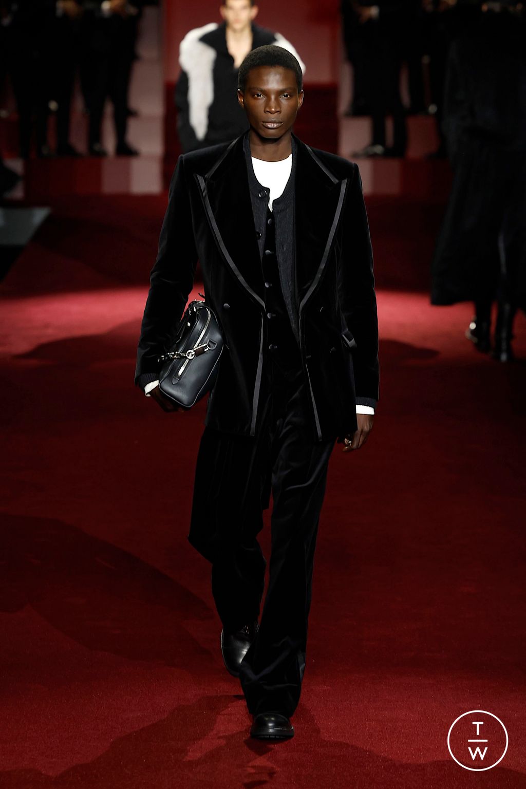 Fashion Week Milan Fall/Winter 2025 look 31 from the Dolce & Gabbana collection menswear