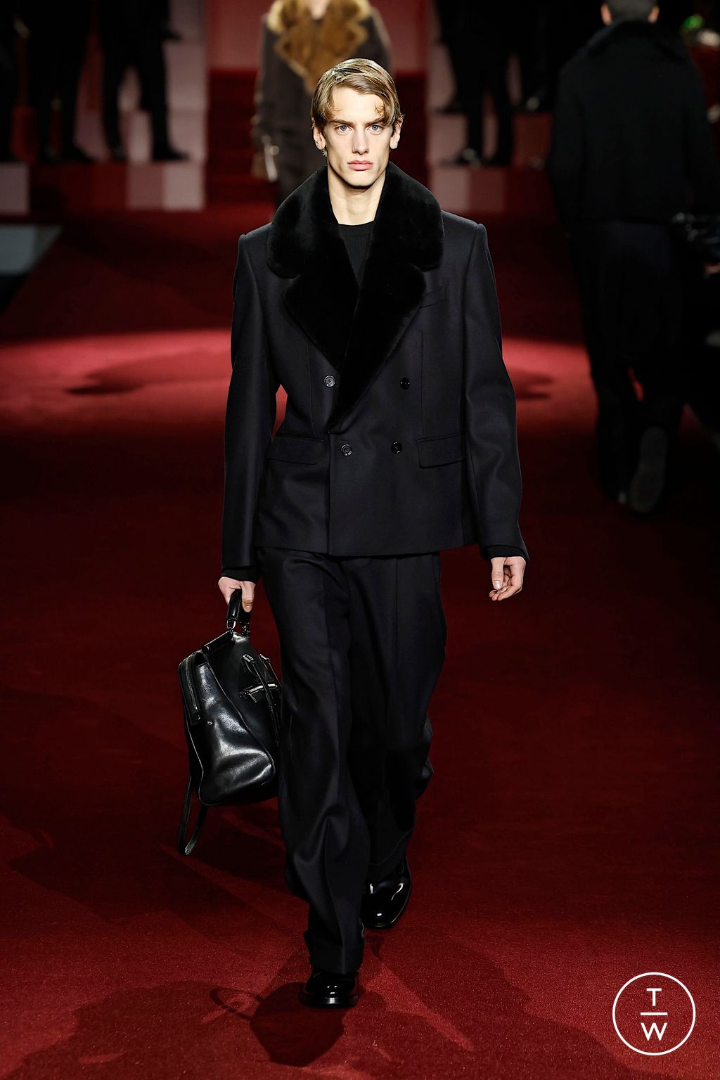 Fashion Week Milan Fall/Winter 2025 look 39 from the Dolce & Gabbana collection menswear