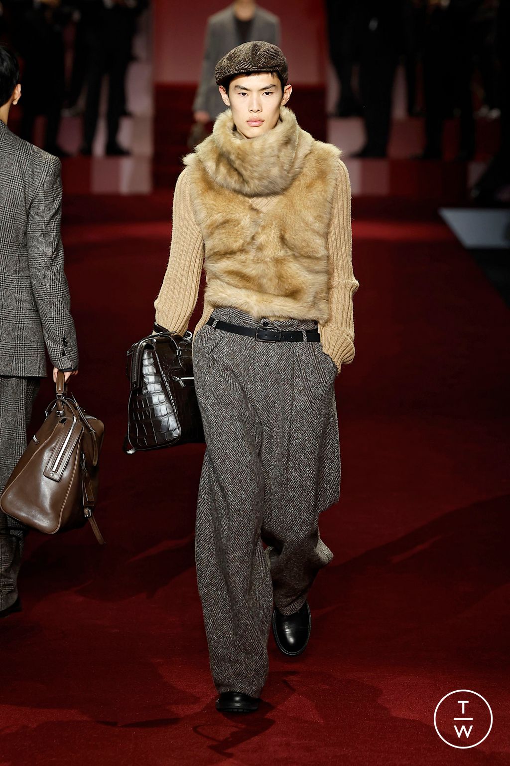 Fashion Week Milan Fall/Winter 2025 look 42 from the Dolce & Gabbana collection menswear