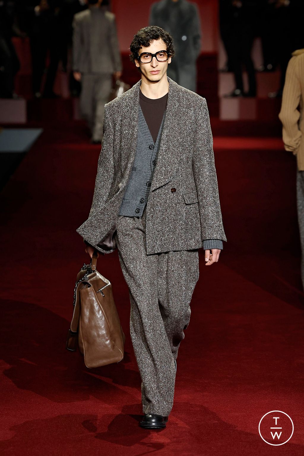 Fashion Week Milan Fall/Winter 2025 look 43 from the Dolce & Gabbana collection menswear