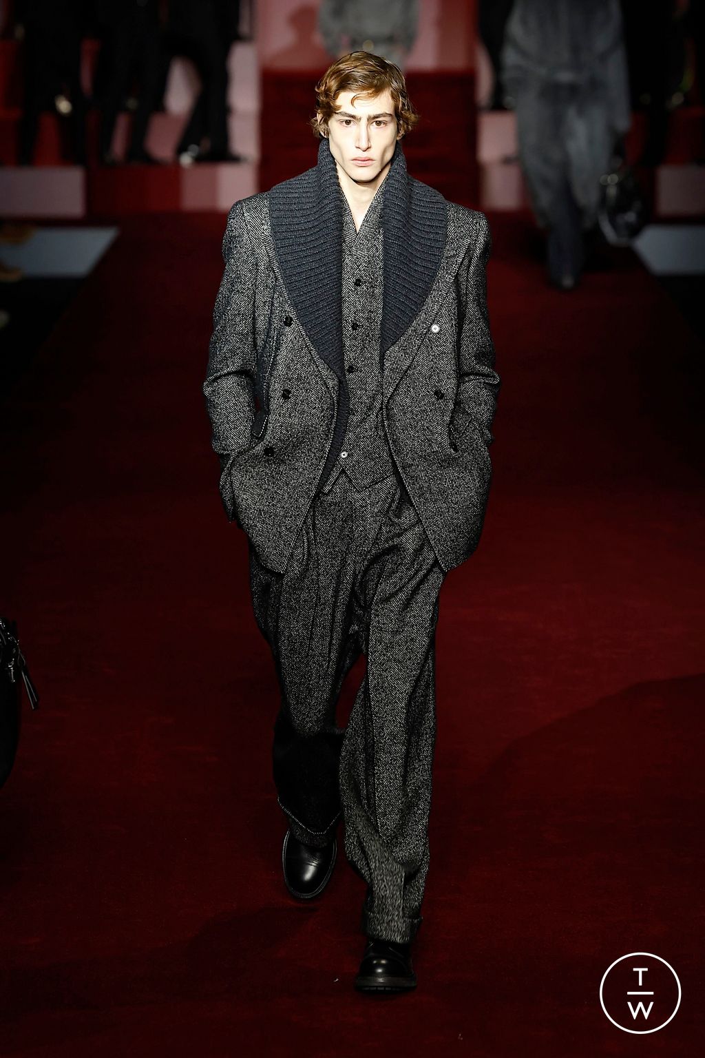Fashion Week Milan Fall/Winter 2025 look 46 from the Dolce & Gabbana collection menswear