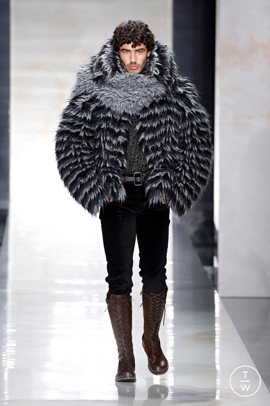 Fashion Week Milan Fall/Winter 2026 look 1 from the Dolce & Gabbana collection menswear