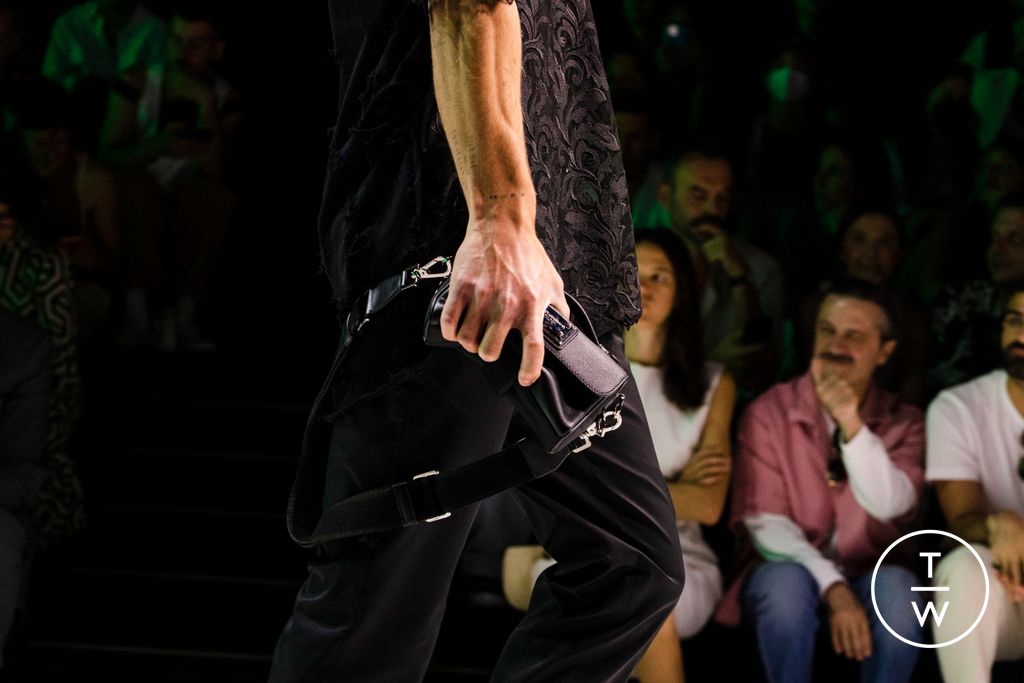 Fashion Week Milan Spring/Summer 2023 look 9 de la collection Dolce & Gabbana menswear accessories