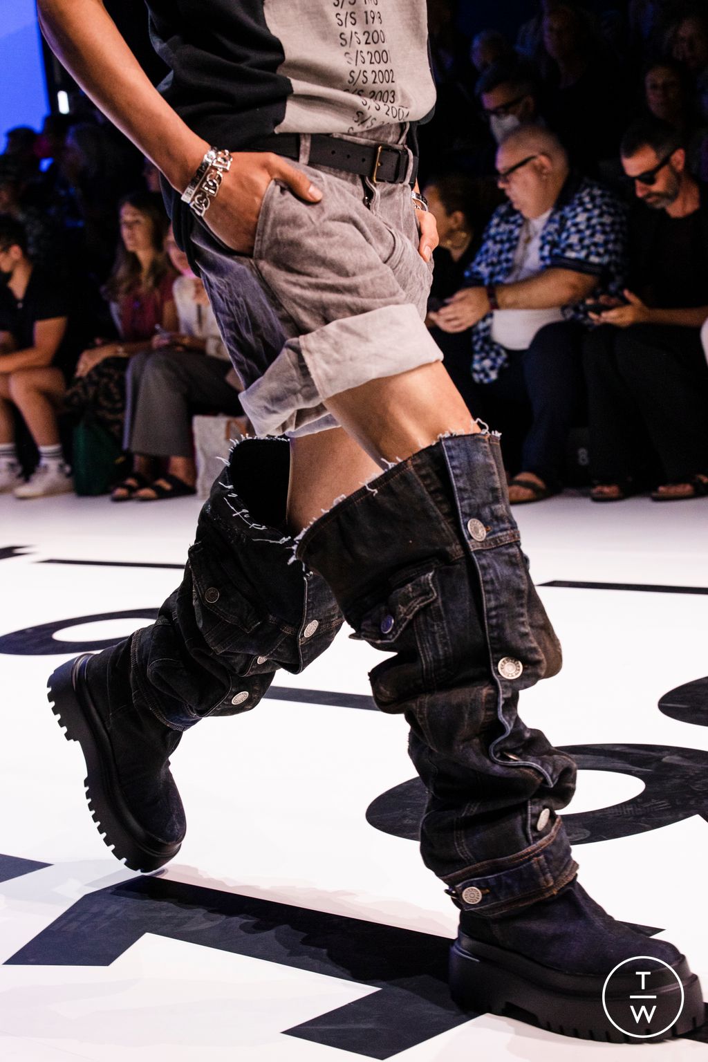 Fashion Week Milan Spring/Summer 2023 look 15 de la collection Dolce & Gabbana menswear accessories