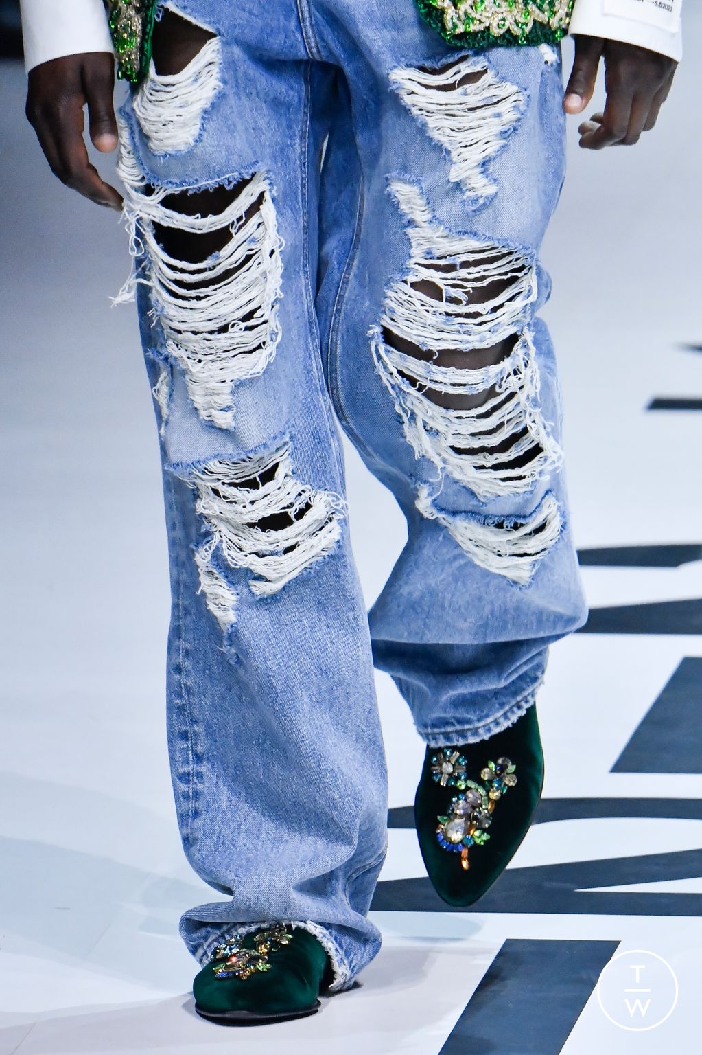 Fashion Week Milan Spring/Summer 2023 look 18 de la collection Dolce & Gabbana menswear accessories