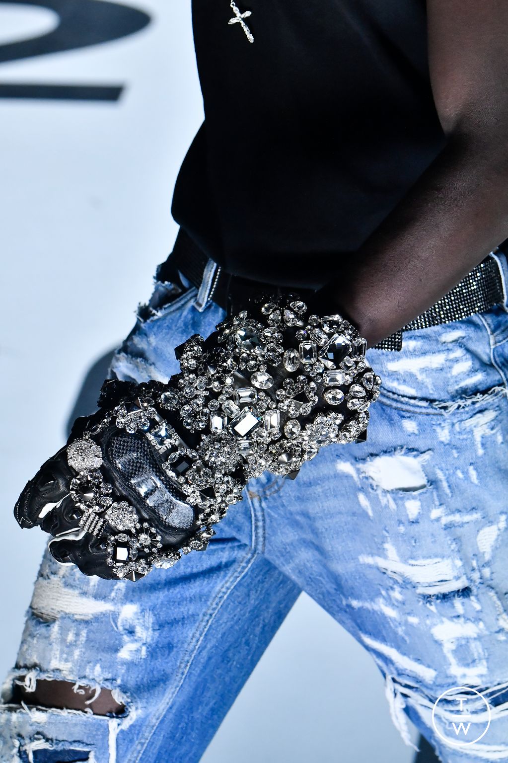 Fashion Week Milan Spring/Summer 2023 look 29 from the Dolce & Gabbana collection menswear accessories