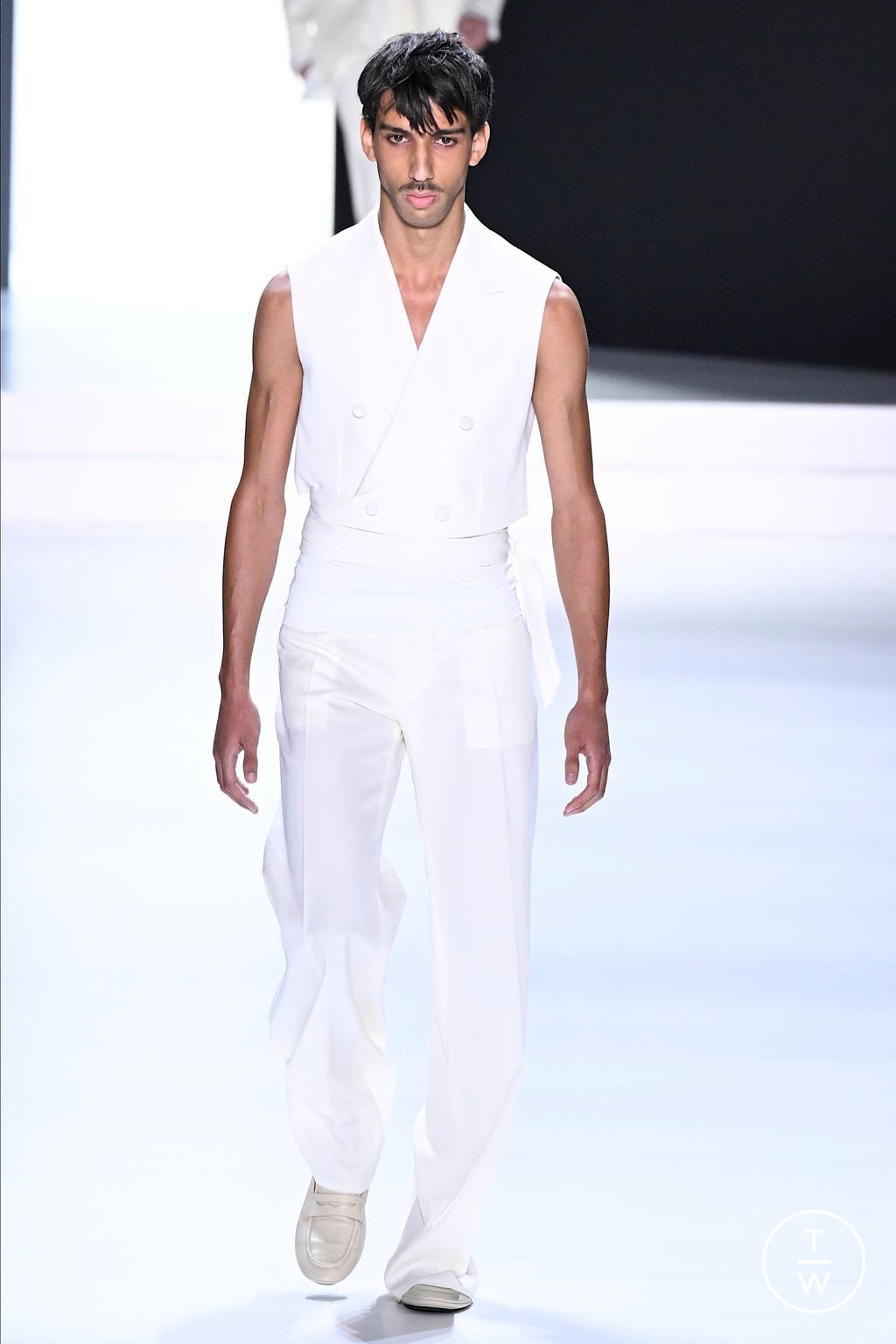 Fashion Week Milan Spring/Summer 2024 look 23 from the Dolce & Gabbana collection 男装
