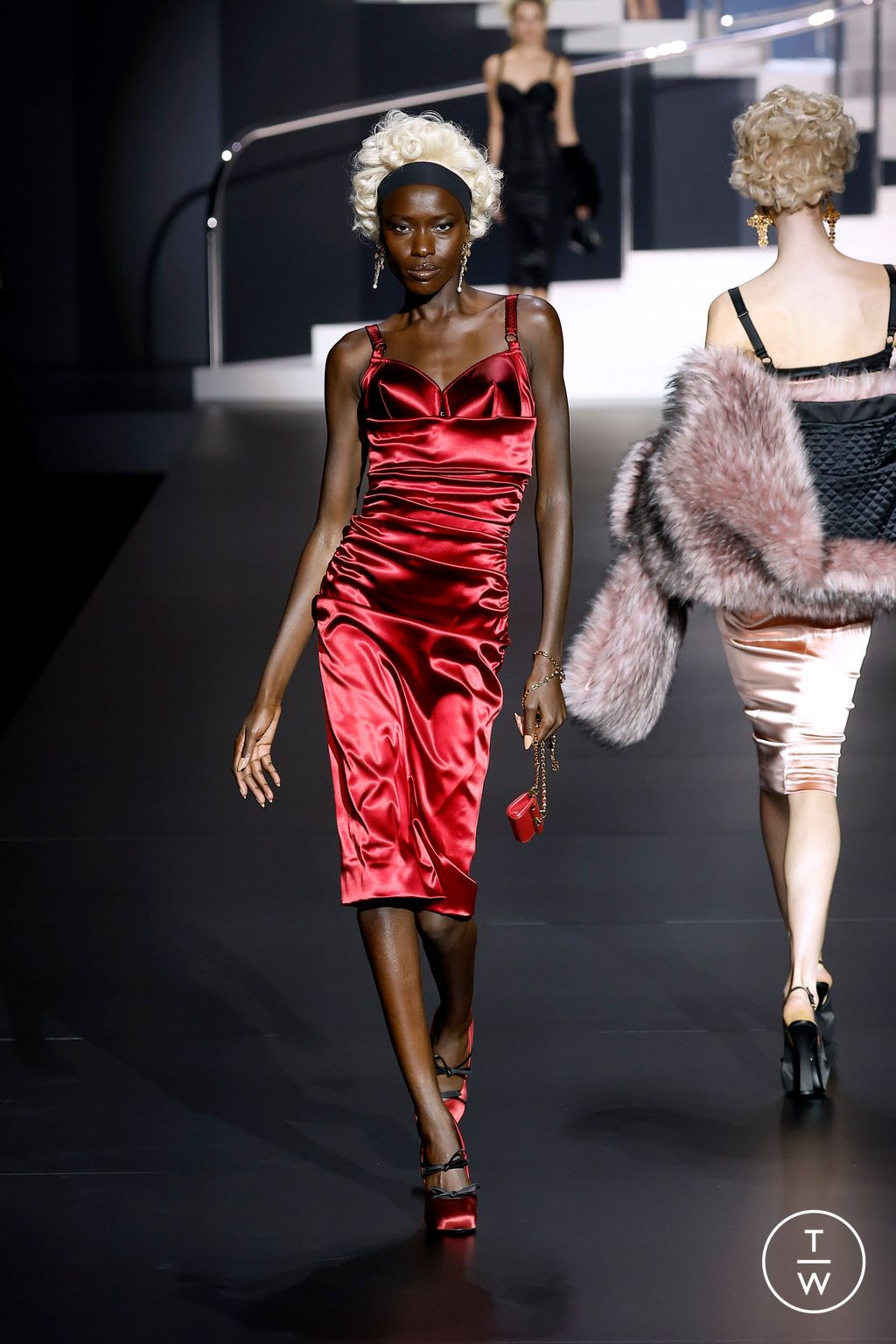 Fashion Week Milan Spring/Summer 2025 look 3 de la collection Dolce & Gabbana womenswear