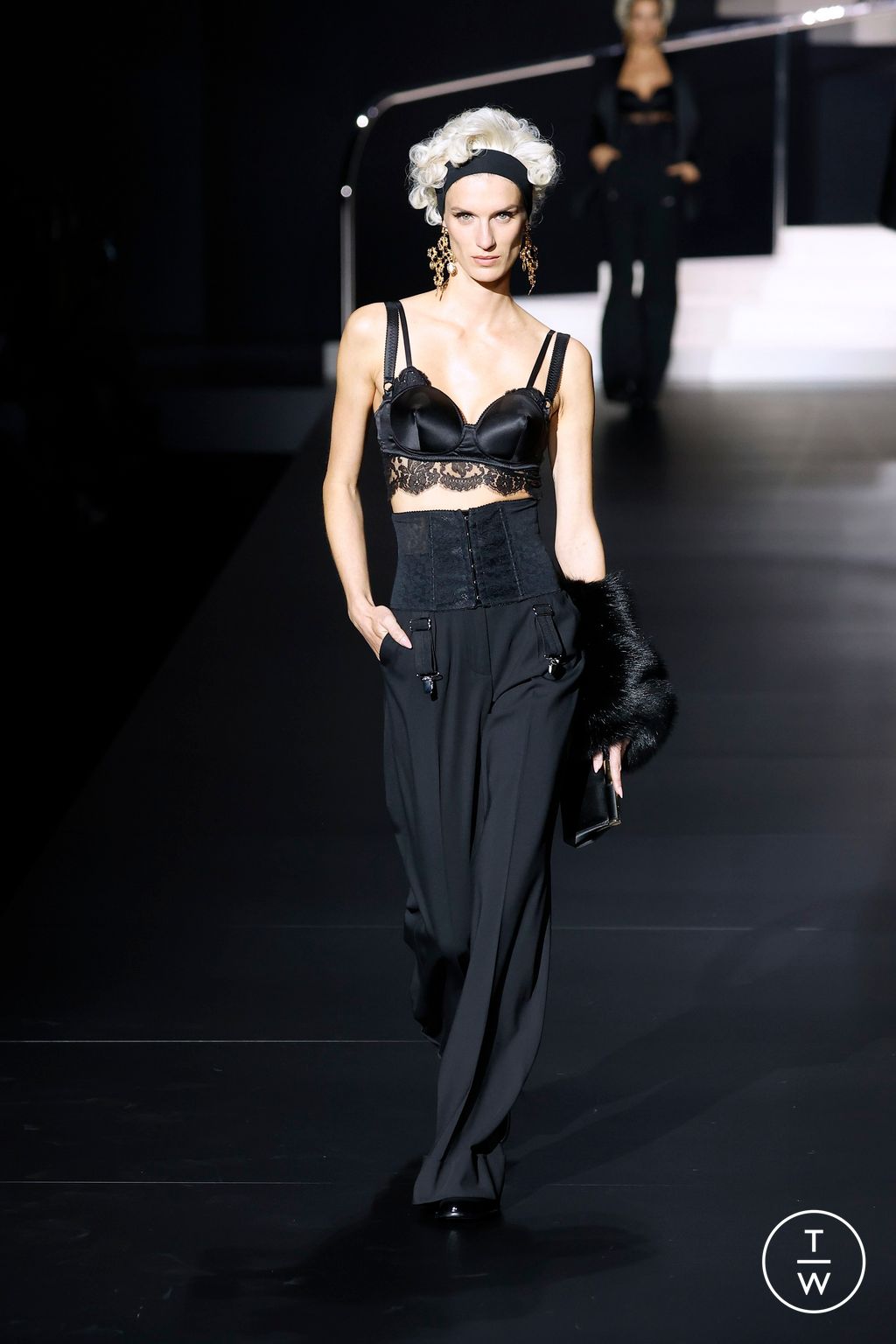 Fashion Week Milan Spring/Summer 2025 look 21 from the Dolce & Gabbana collection womenswear