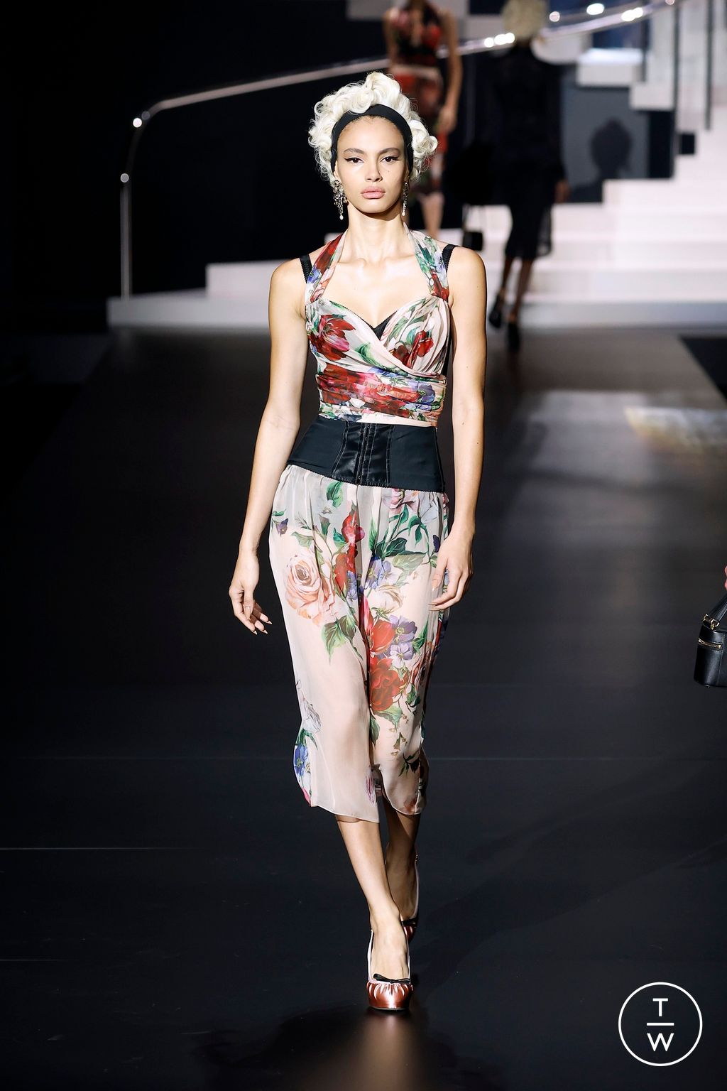 Fashion Week Milan Spring/Summer 2025 look 29 from the Dolce & Gabbana collection womenswear