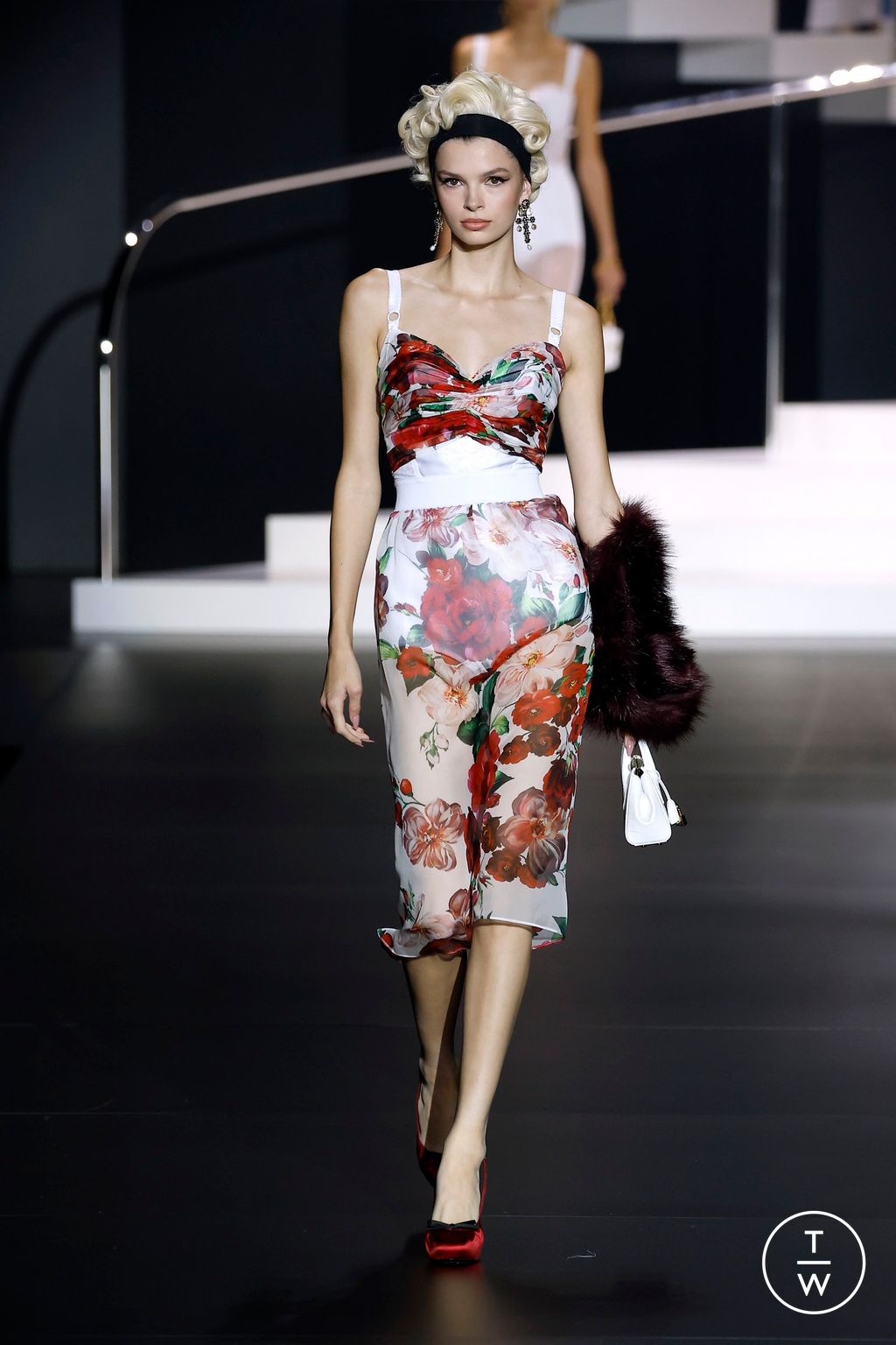 Fashion Week Milan Spring-Summer 2025 look 31 from the Dolce & Gabbana collection womenswear