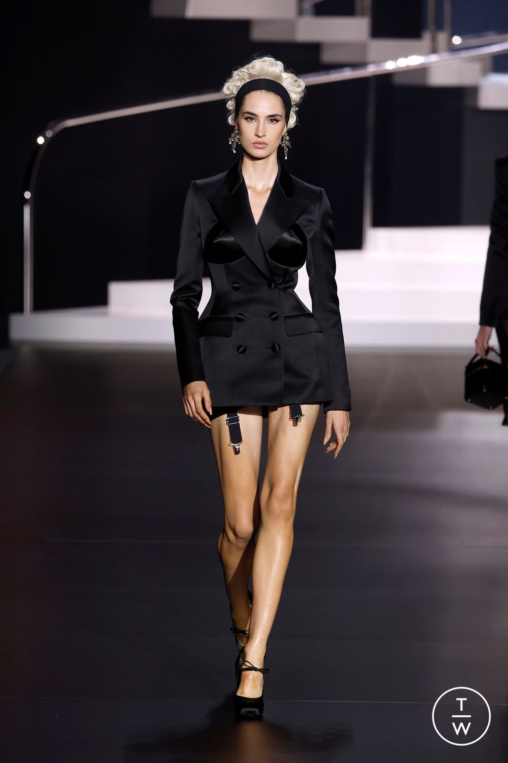 Fashion Week Milan Spring/Summer 2025 look 40 from the Dolce & Gabbana collection womenswear