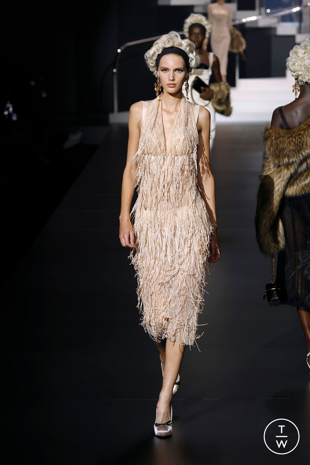 Fashion Week Milan Spring/Summer 2025 look 53 from the Dolce & Gabbana collection womenswear