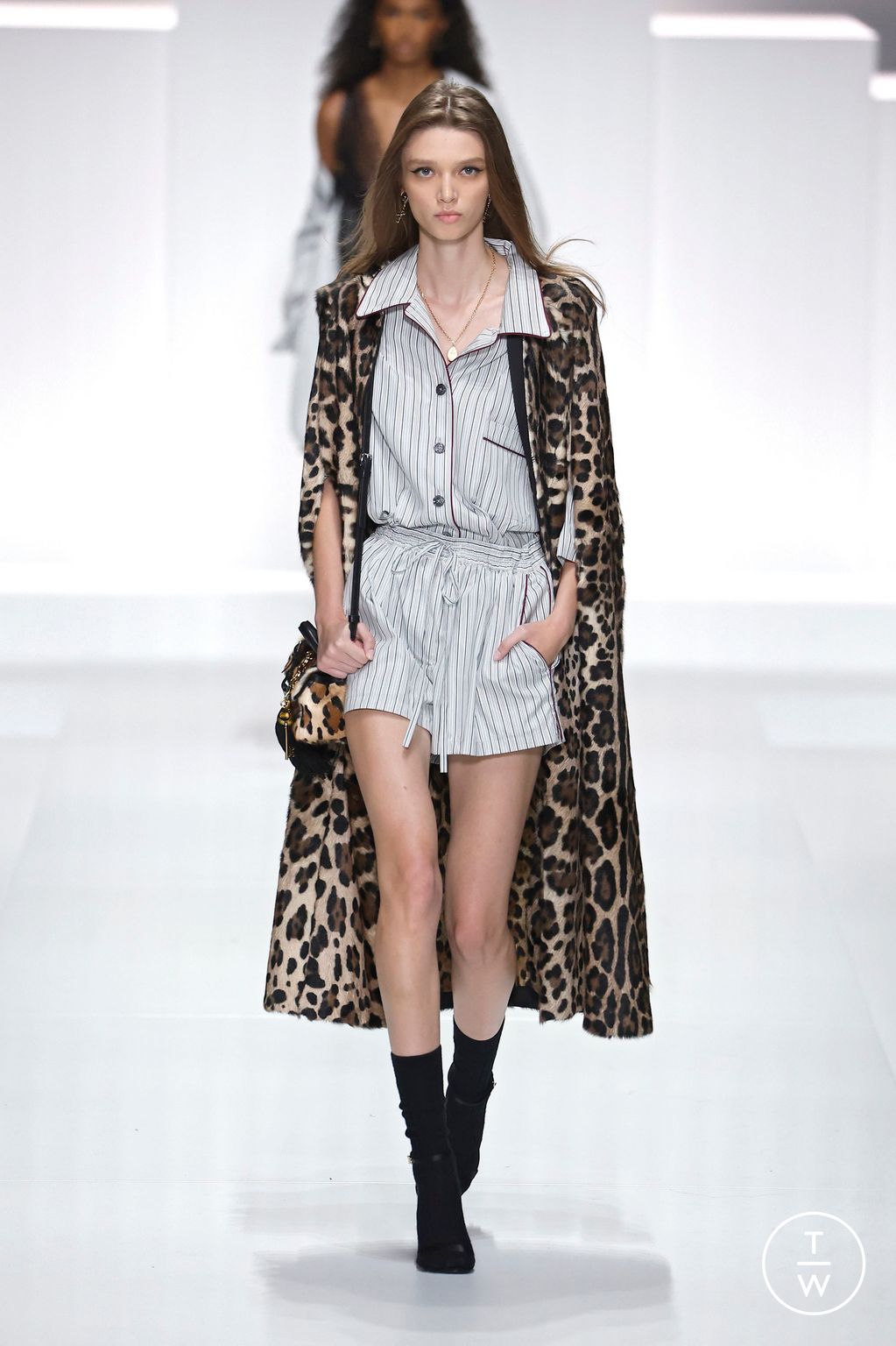 Fashion Week Milan Spring/Summer 2026 look 43 from the Dolce & Gabbana collection womenswear