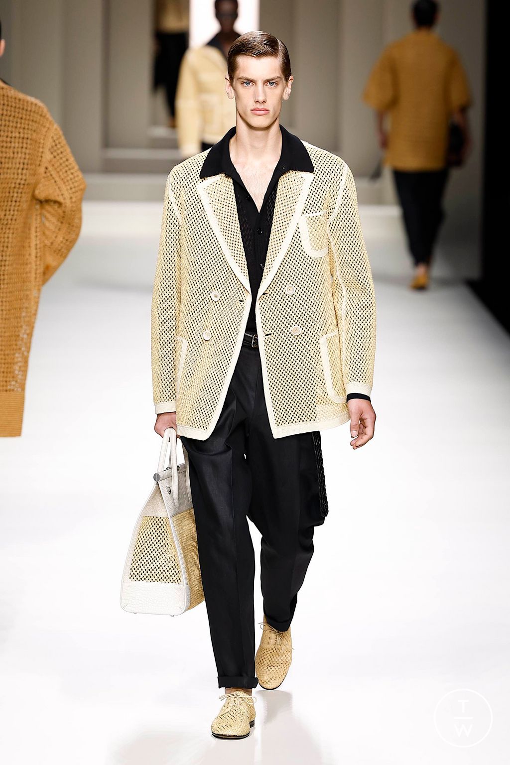 Fashion Week Milan Spring-Summer 2025 look 13 from the Dolce & Gabbana collection menswear