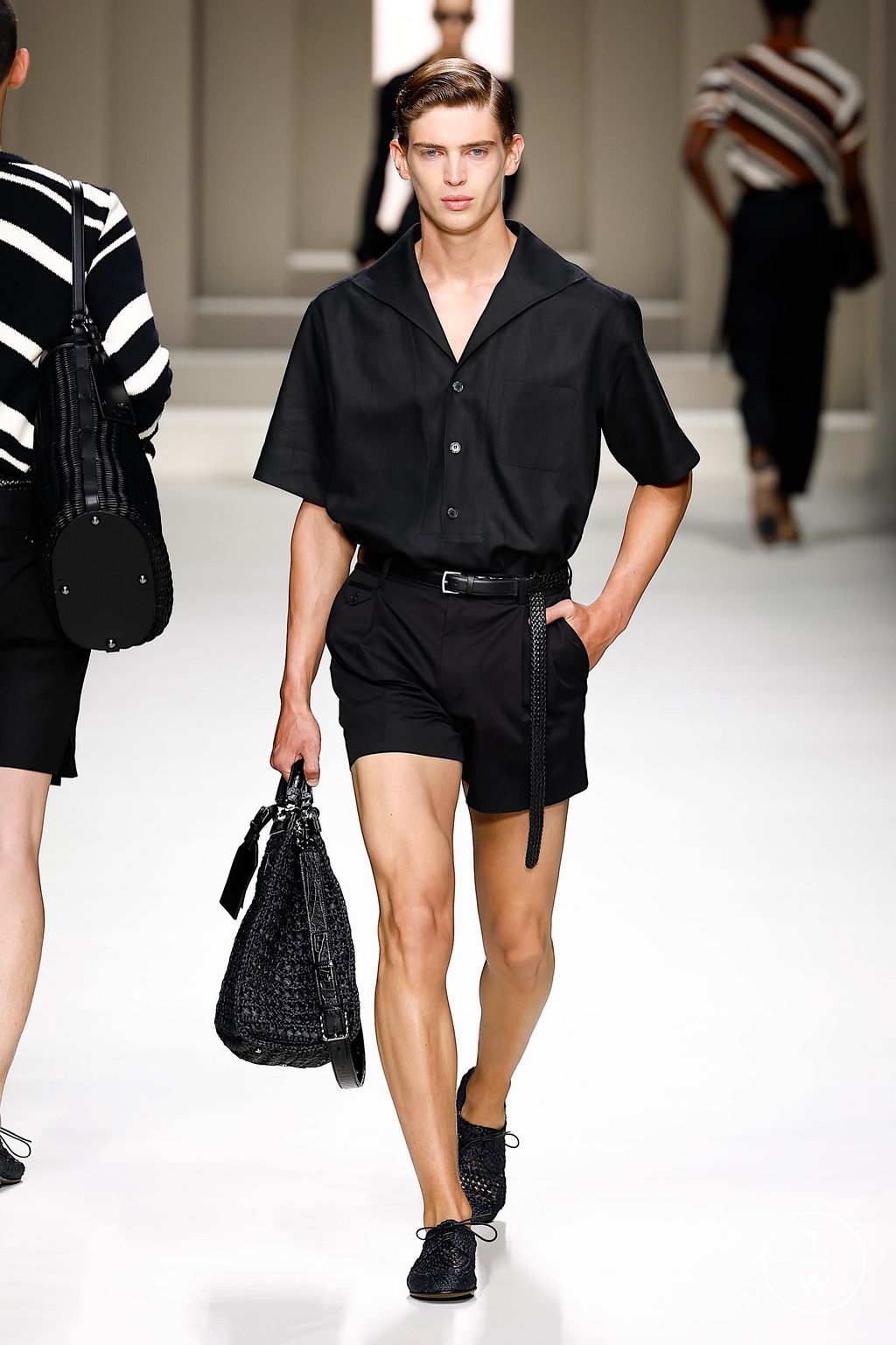 Fashion Week Milan Spring-Summer 2025 look 25 from the Dolce & Gabbana collection 男装