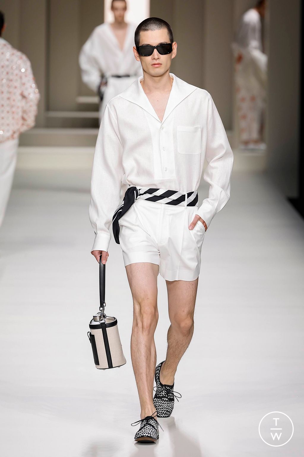 Fashion Week Milan Spring-Summer 2025 look 32 from the Dolce & Gabbana collection menswear
