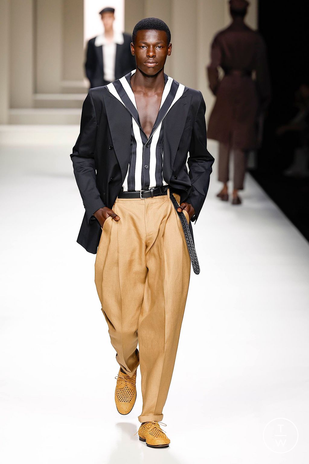 Fashion Week Milan Spring-Summer 2025 look 53 from the Dolce & Gabbana collection 男装