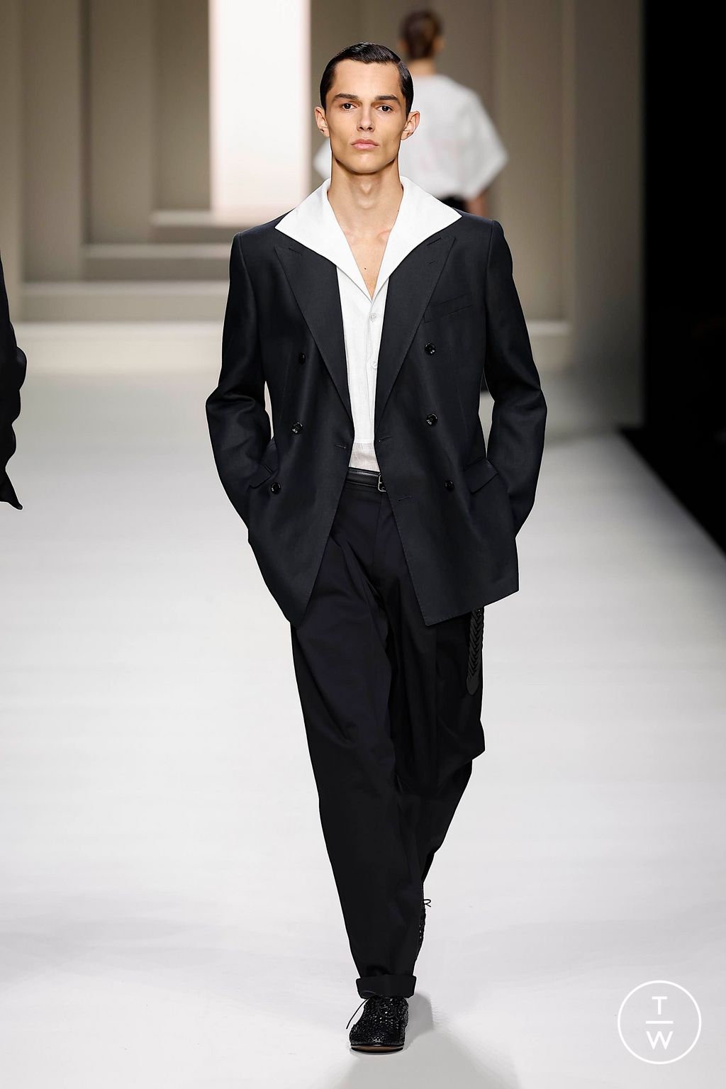 Fashion Week Milan Spring-Summer 2025 look 59 from the Dolce & Gabbana collection 男装
