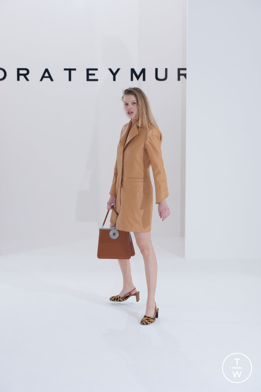 Fashion Week London Fall/Winter 2019 look 24 from the Dorateymur collection 女装配饰