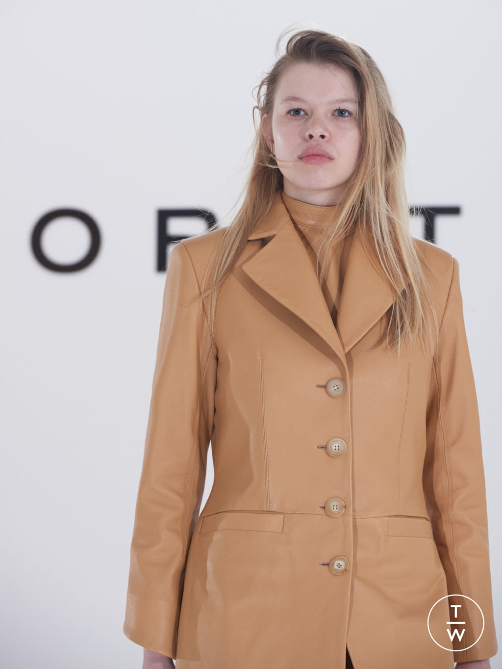 Fashion Week London Fall/Winter 2019 look 25 from the Dorateymur collection 女装配饰
