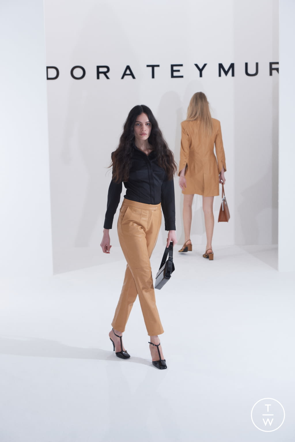 Fashion Week London Fall/Winter 2019 look 29 de la collection Dorateymur womenswear accessories