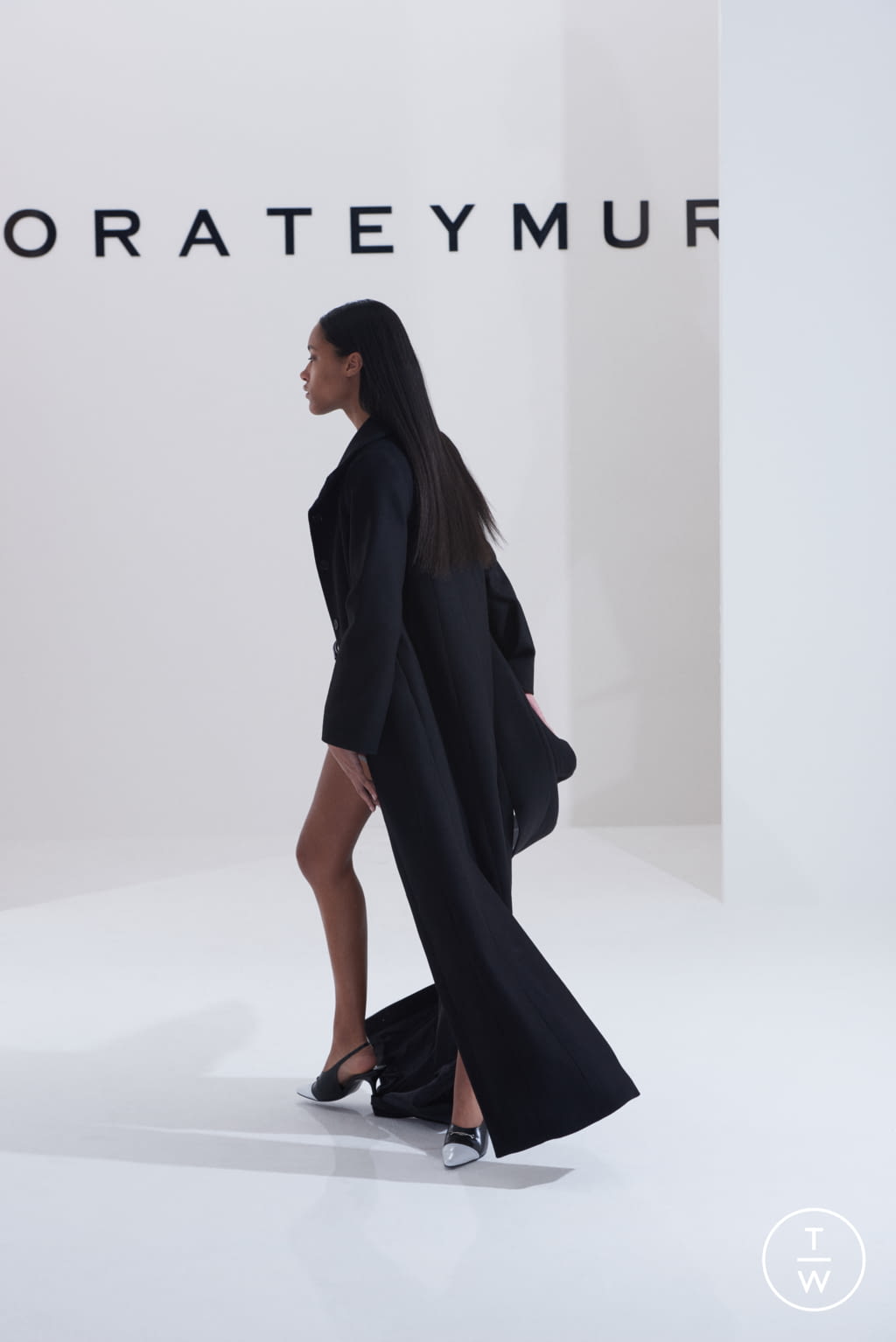 Fashion Week London Fall/Winter 2019 look 30 from the Dorateymur collection 女装配饰