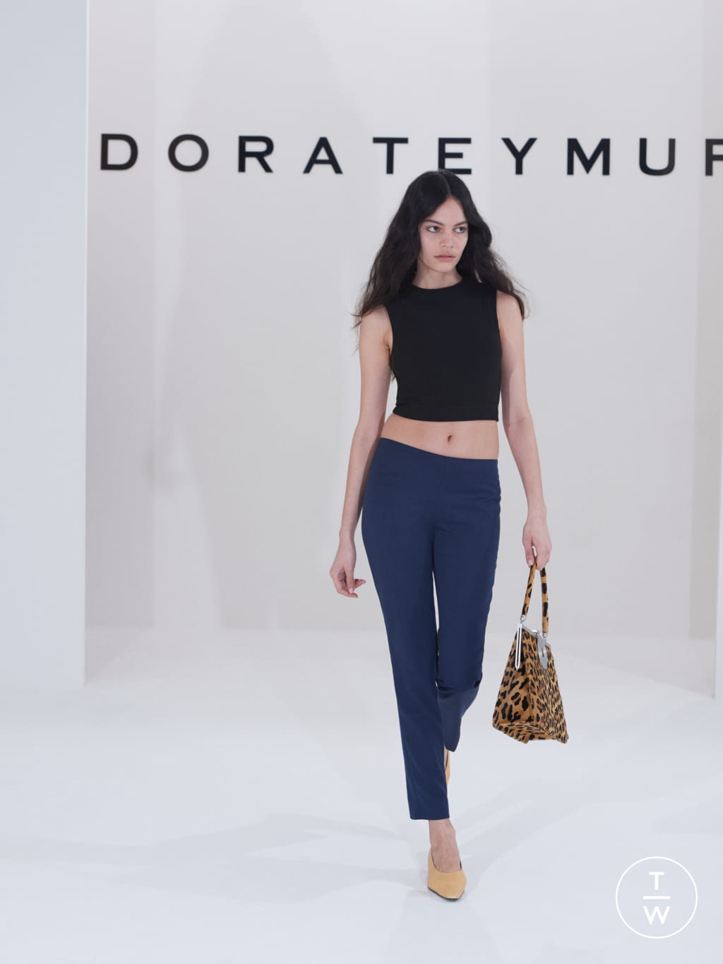 Fashion Week London Fall/Winter 2019 look 9 de la collection Dorateymur womenswear accessories