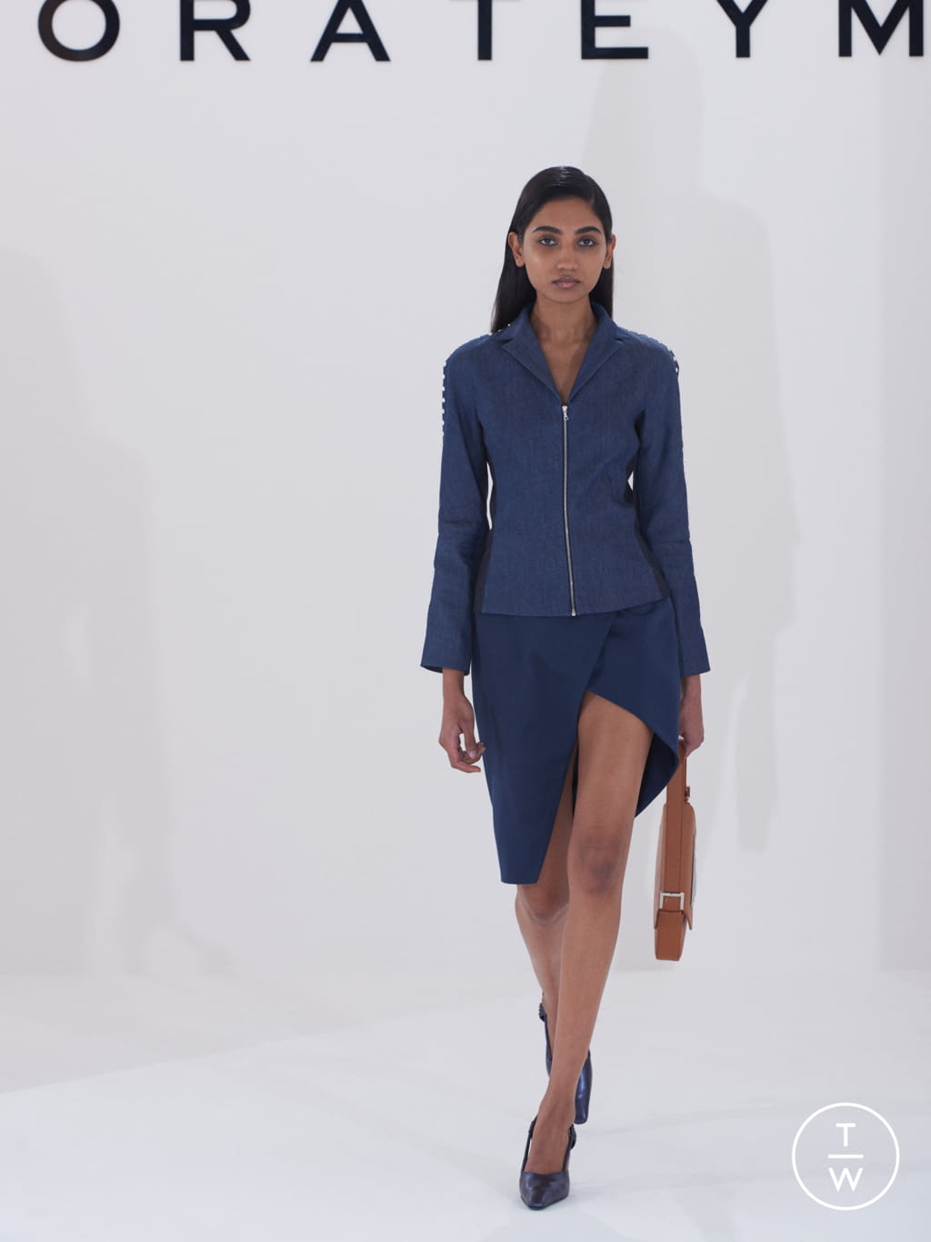 Fashion Week London Fall/Winter 2019 look 18 de la collection Dorateymur womenswear accessories