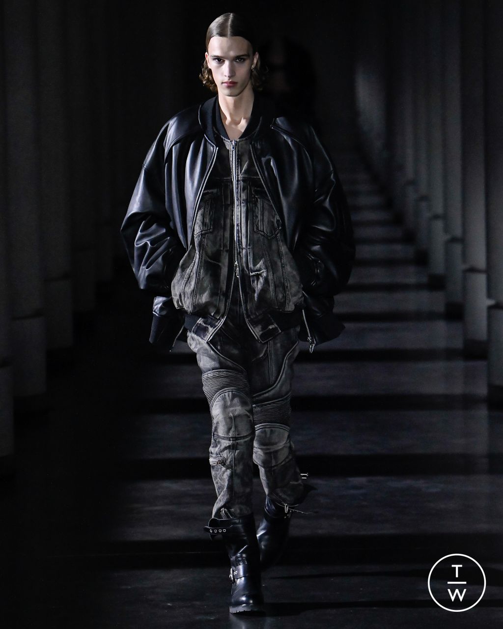 Fashion Week Paris Fall/Winter 2023 look 4 from the Juun.J collection 男装