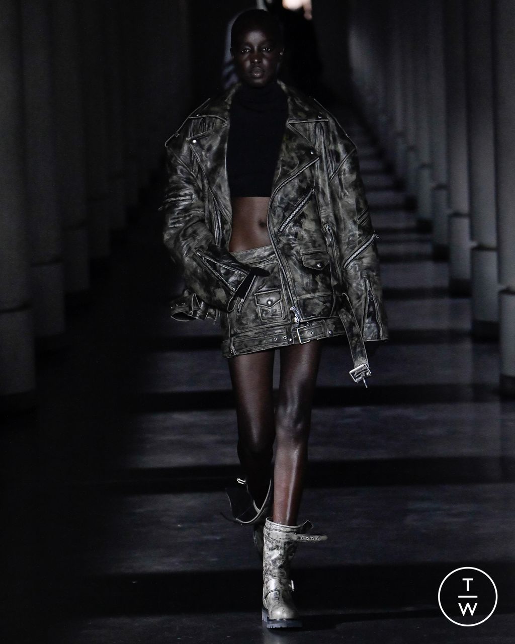 Fashion Week Paris Fall/Winter 2023 look 7 de la collection Juun.J menswear