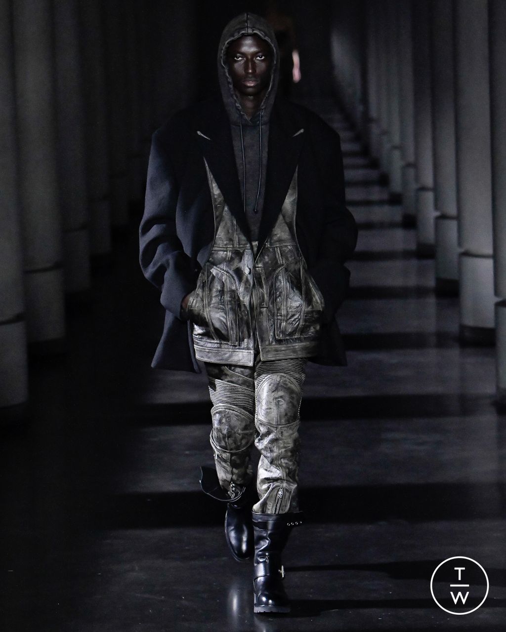 Fashion Week Paris Fall/Winter 2023 look 8 from the Juun.J collection 男装