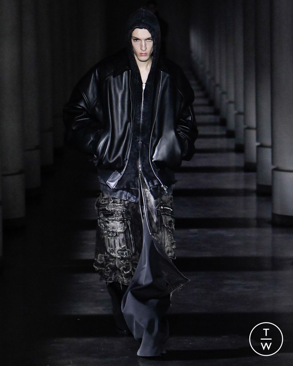 Fashion Week Paris Fall/Winter 2023 look 14 from the Juun.J collection menswear