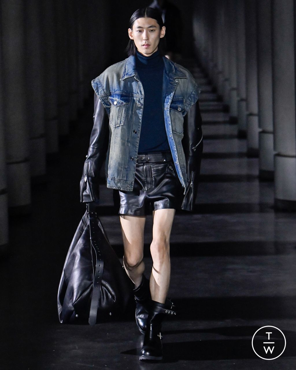 Fashion Week Paris Fall/Winter 2023 look 16 from the Juun.J collection 男装