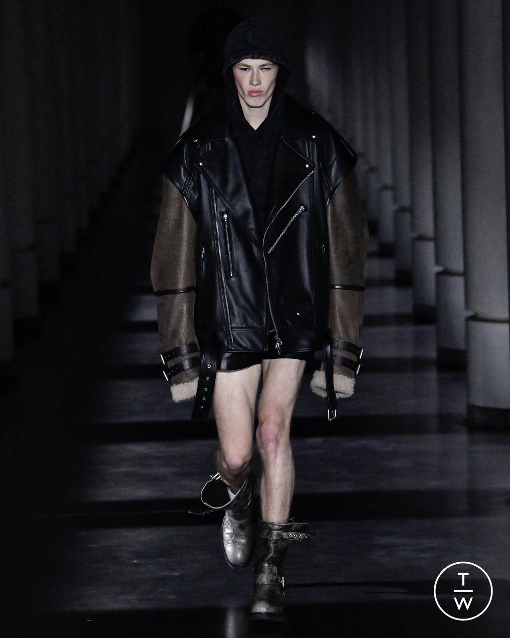 Fashion Week Paris Fall/Winter 2023 look 17 from the Juun.J collection menswear