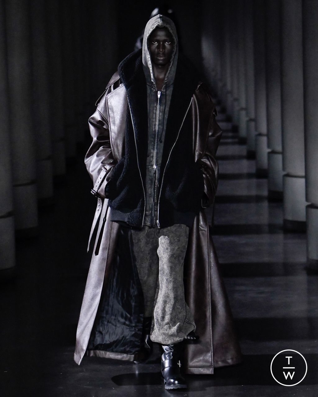 Fashion Week Paris Fall/Winter 2023 look 21 from the Juun.J collection menswear