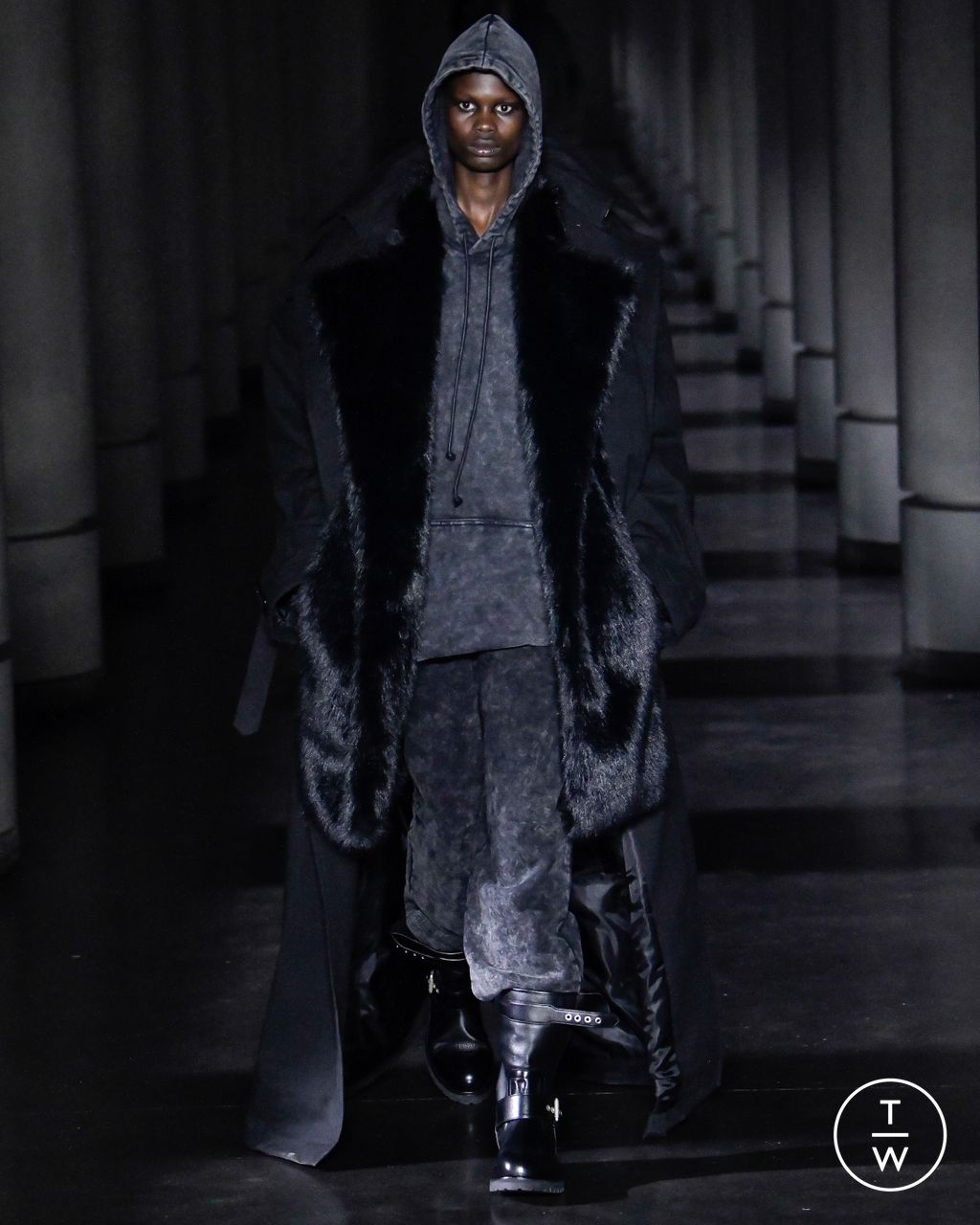 Fashion Week Paris Fall/Winter 2023 look 22 from the Juun.J collection 男装