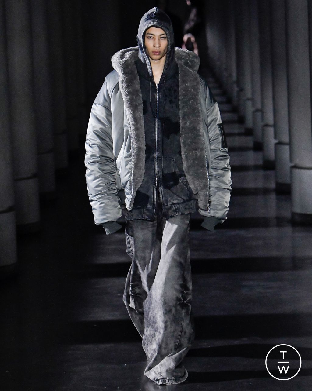 Fashion Week Paris Fall/Winter 2023 look 23 from the Juun.J collection menswear