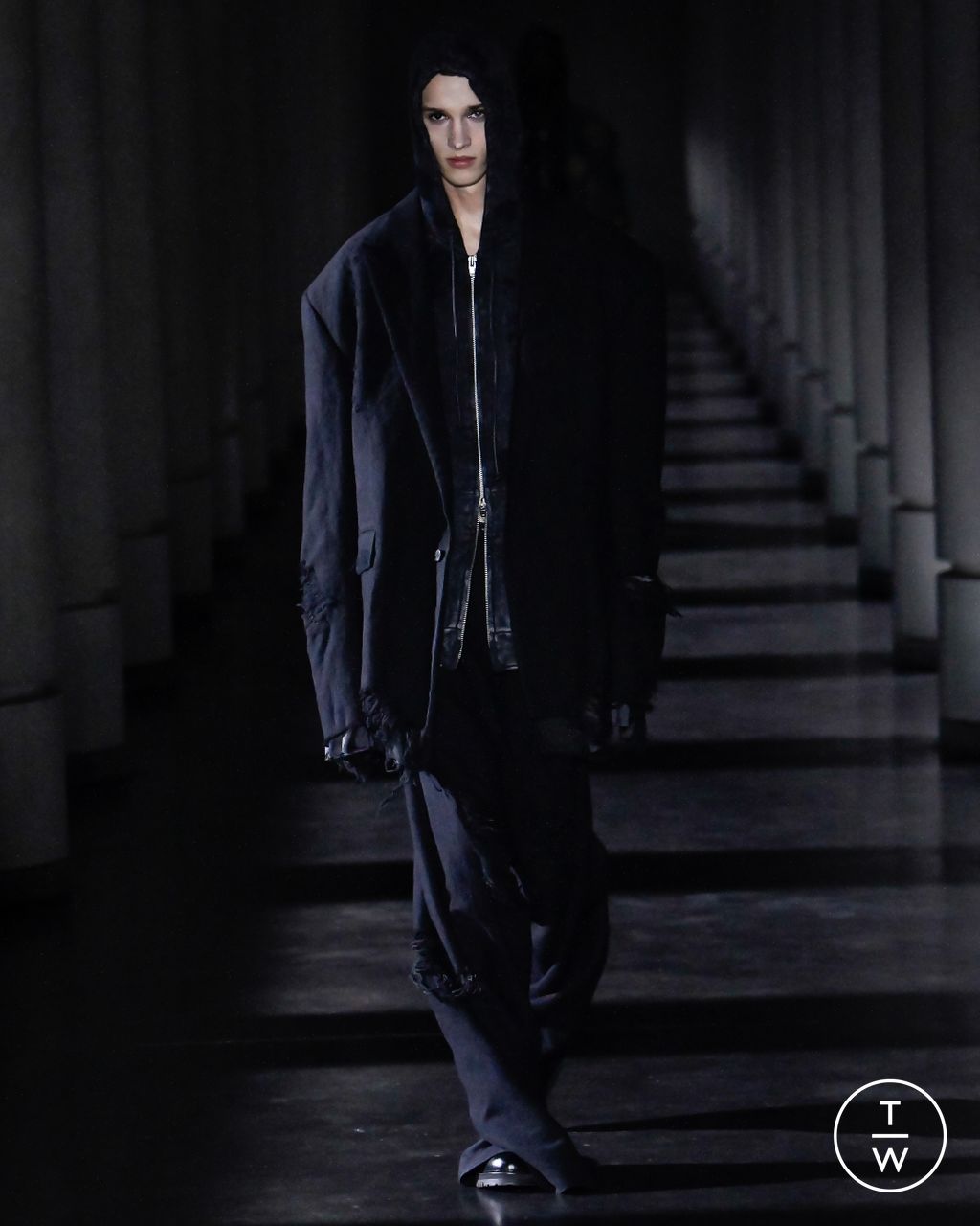 Fashion Week Paris Fall/Winter 2023 look 28 from the Juun.J collection menswear
