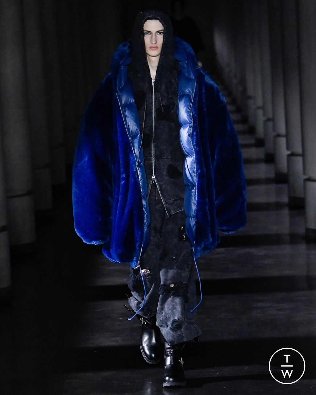 Fashion Week Paris Fall/Winter 2023 look 32 from the Juun.J collection 男装