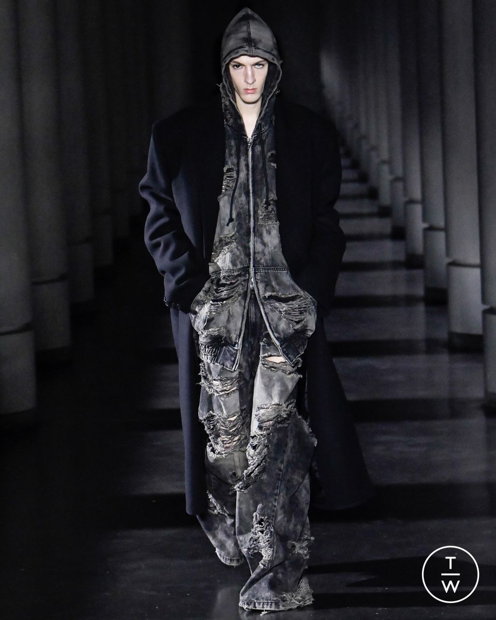 Fashion Week Paris Fall/Winter 2023 look 36 from the Juun.J collection menswear