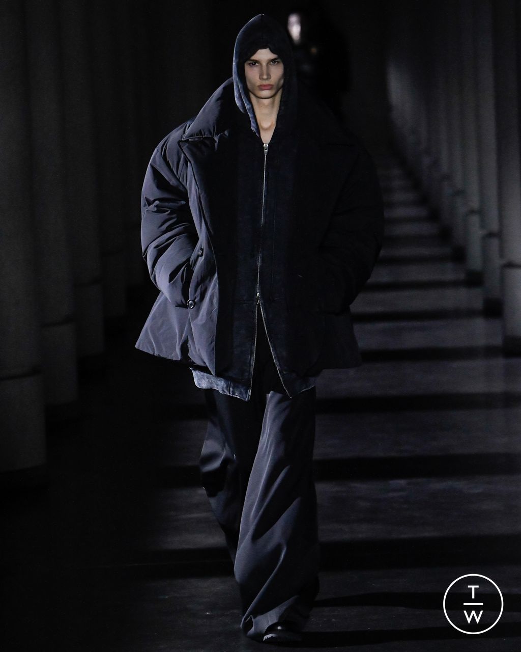 Fashion Week Paris Fall/Winter 2023 look 37 from the Juun.J collection menswear