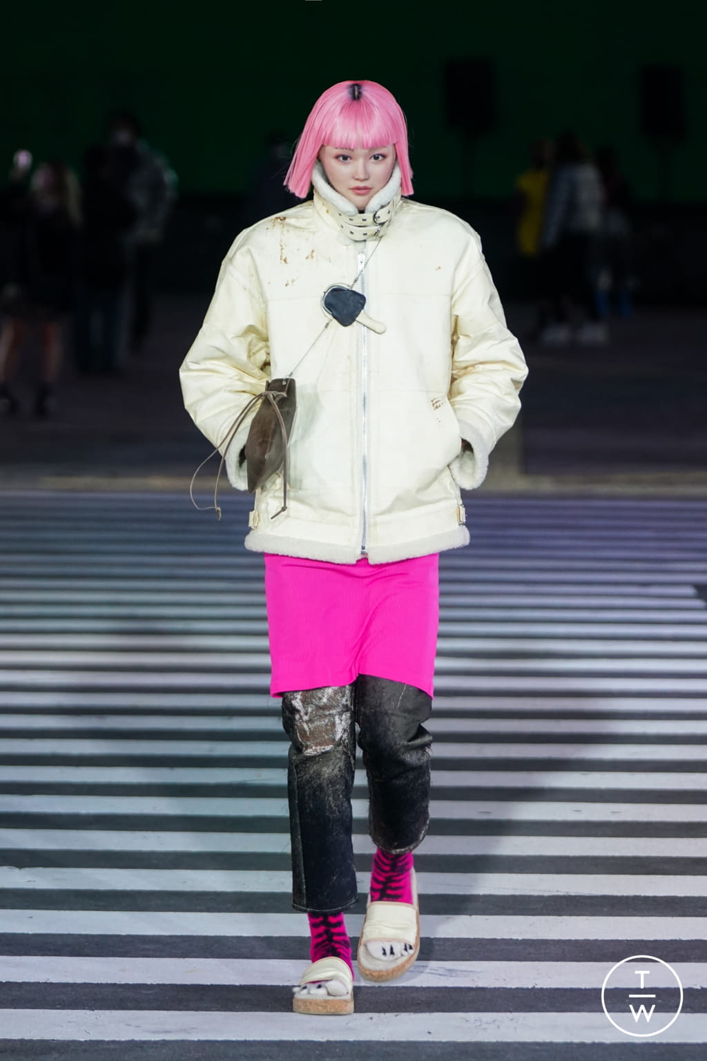 Fashion Week Paris Fall/Winter 2022 look 6 de la collection Doublet menswear