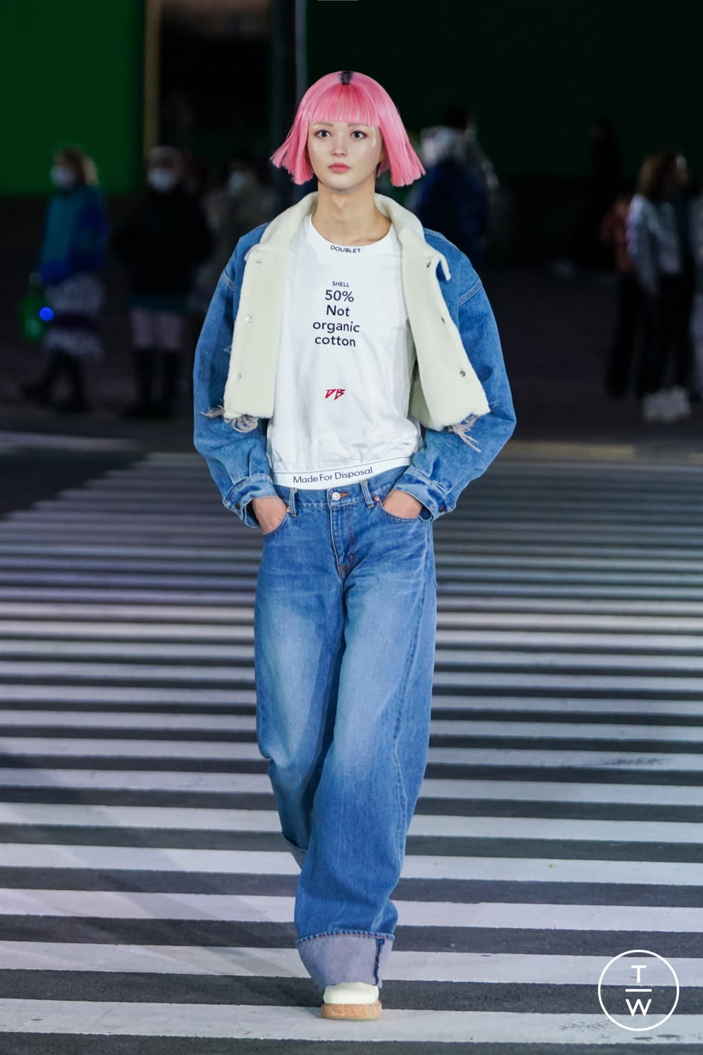Fashion Week Paris Fall/Winter 2022 look 13 de la collection Doublet menswear